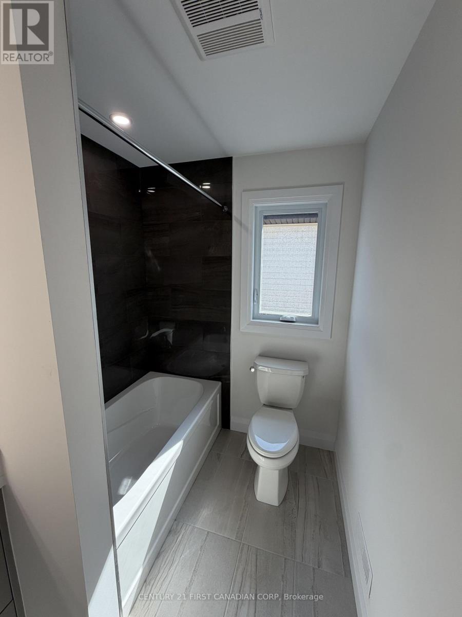 Upper - 1045 Karenana Road, London South, Ontario  N6M 0K2 - Photo 19 - X13635320