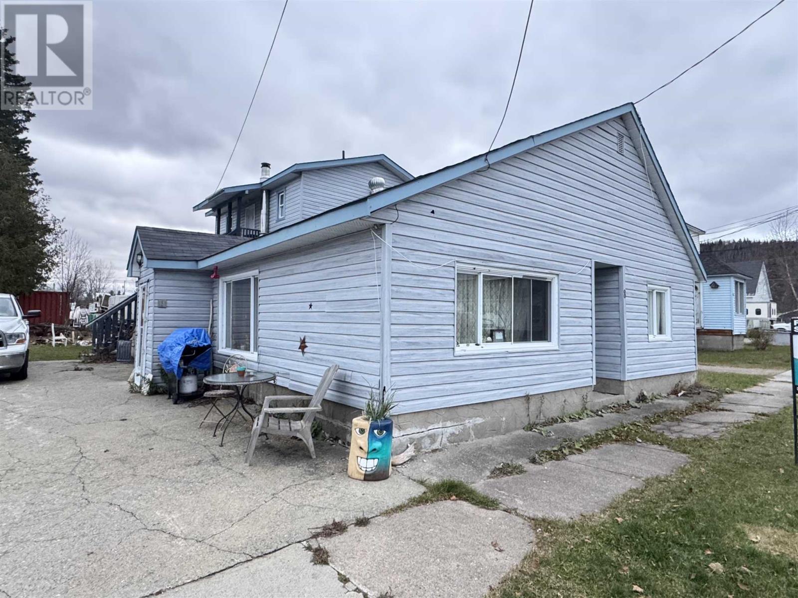 8 Mckinley Ave, Wawa, Ontario P0S 1K0 - Photo 1 - SM262056