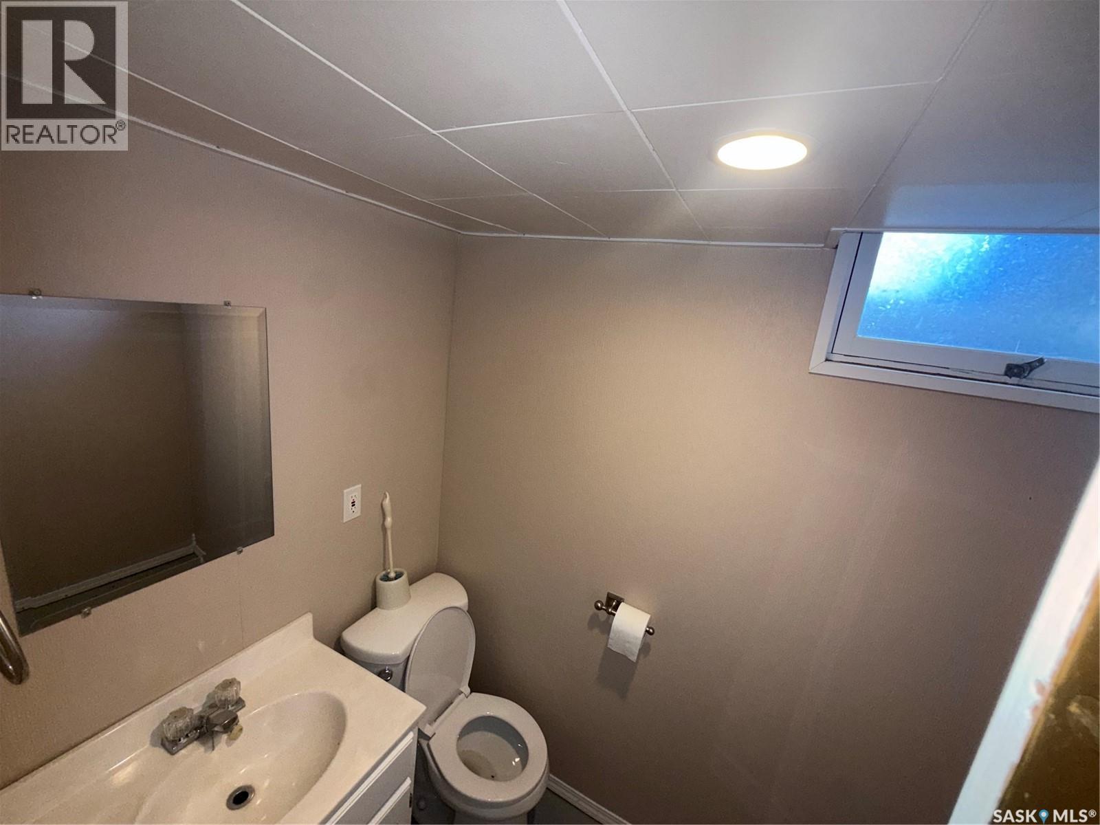 302 3rd Avenue E, Assiniboia, Saskatchewan  S0H 0B0 - Photo 18 - SK030778