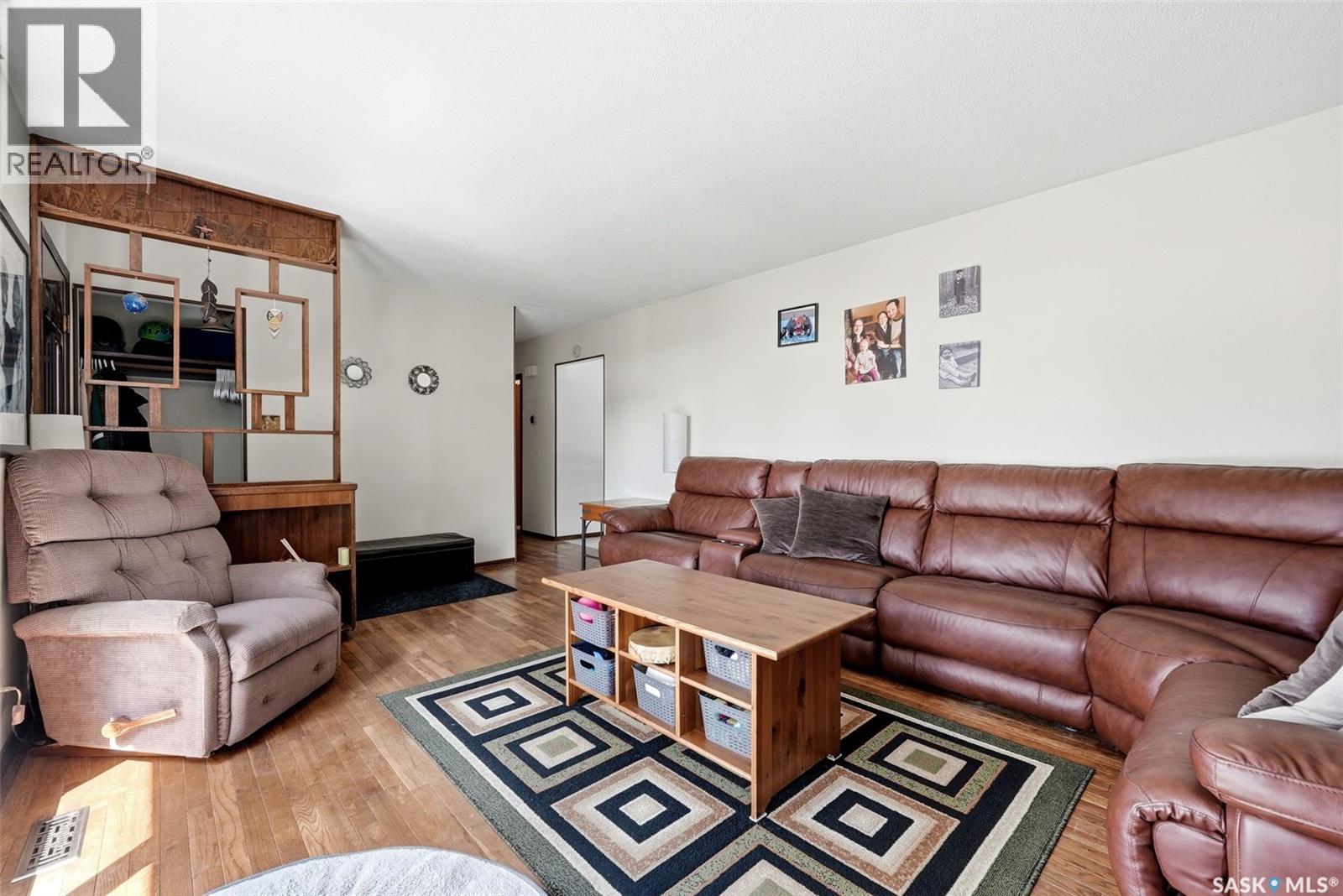 7208 Dewdney Avenue, Regina, Saskatchewan  S4T 1E6 - Photo 5 - SK044509