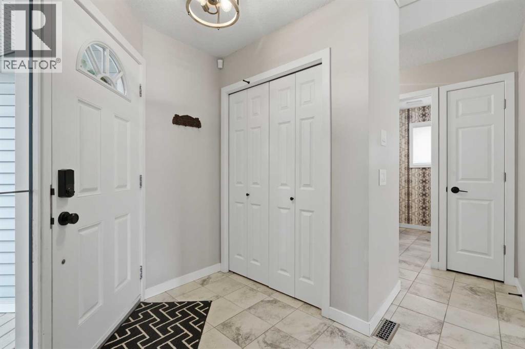 161 Douglasbank Way SE, Calgary, Alberta  T2Z 1V7 - Photo 5 - A2334341