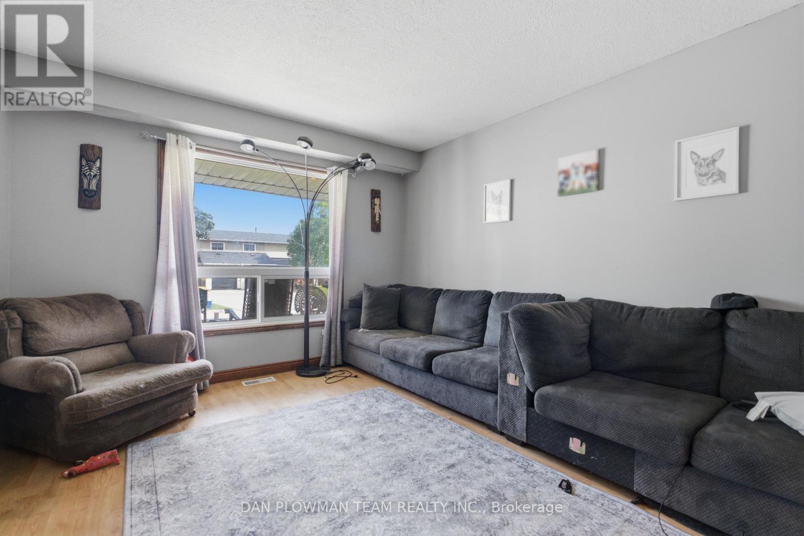 21 Doreen Crescent, Clarington, Ontario  L1C 3W6 - Photo 4 - E13638868