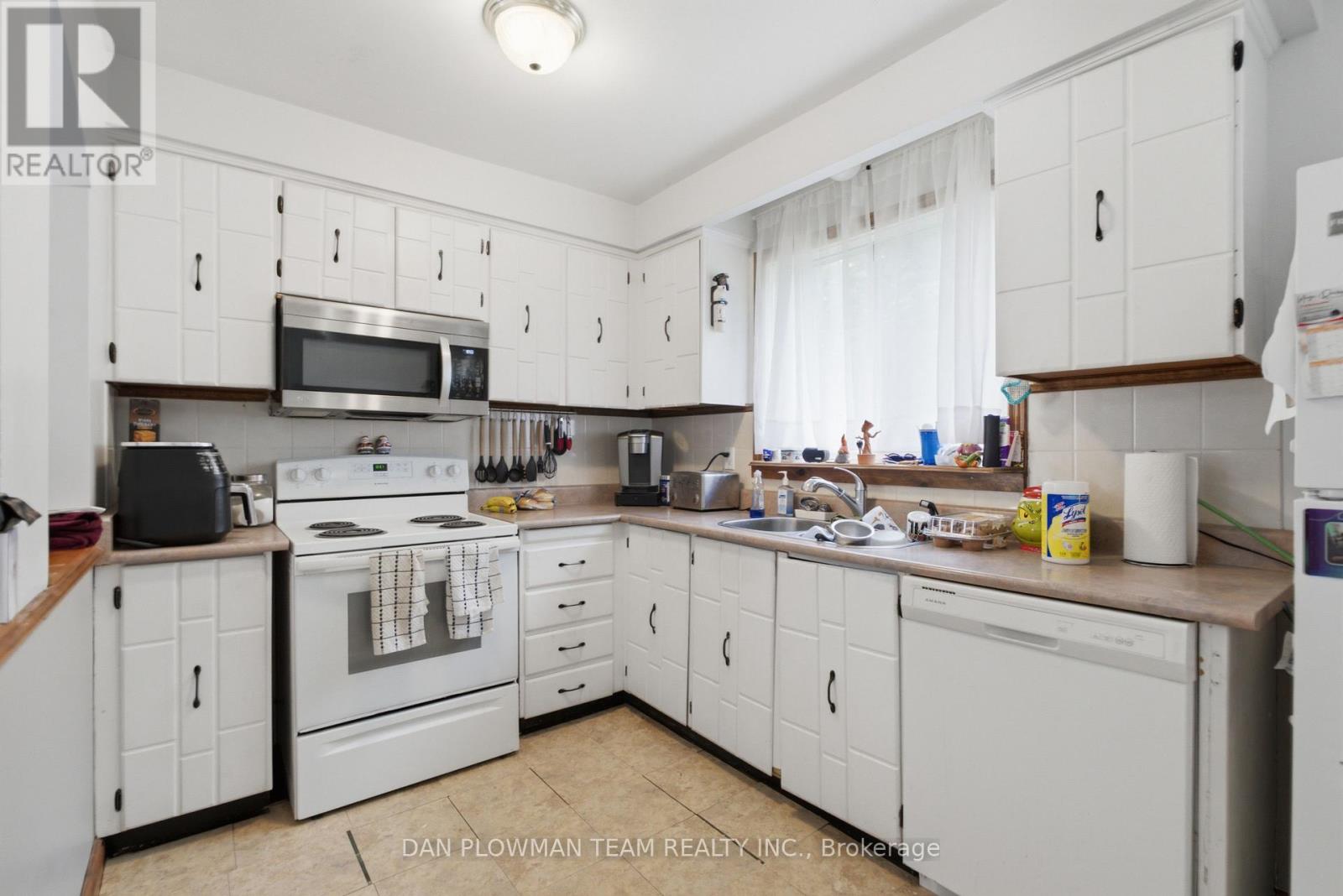 21 Doreen Crescent, Clarington, Ontario  L1C 3W6 - Photo 6 - E13638868