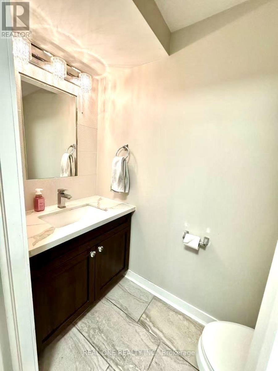 12 Bonello Crescent, Whitby, Ontario  L1R 3N6 - Photo 10 - E13638906