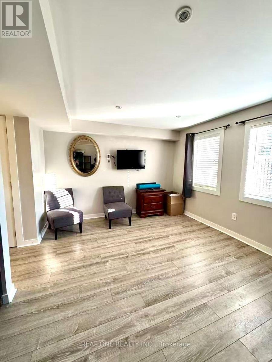 12 Bonello Crescent, Whitby, Ontario  L1R 3N6 - Photo 4 - E13638906