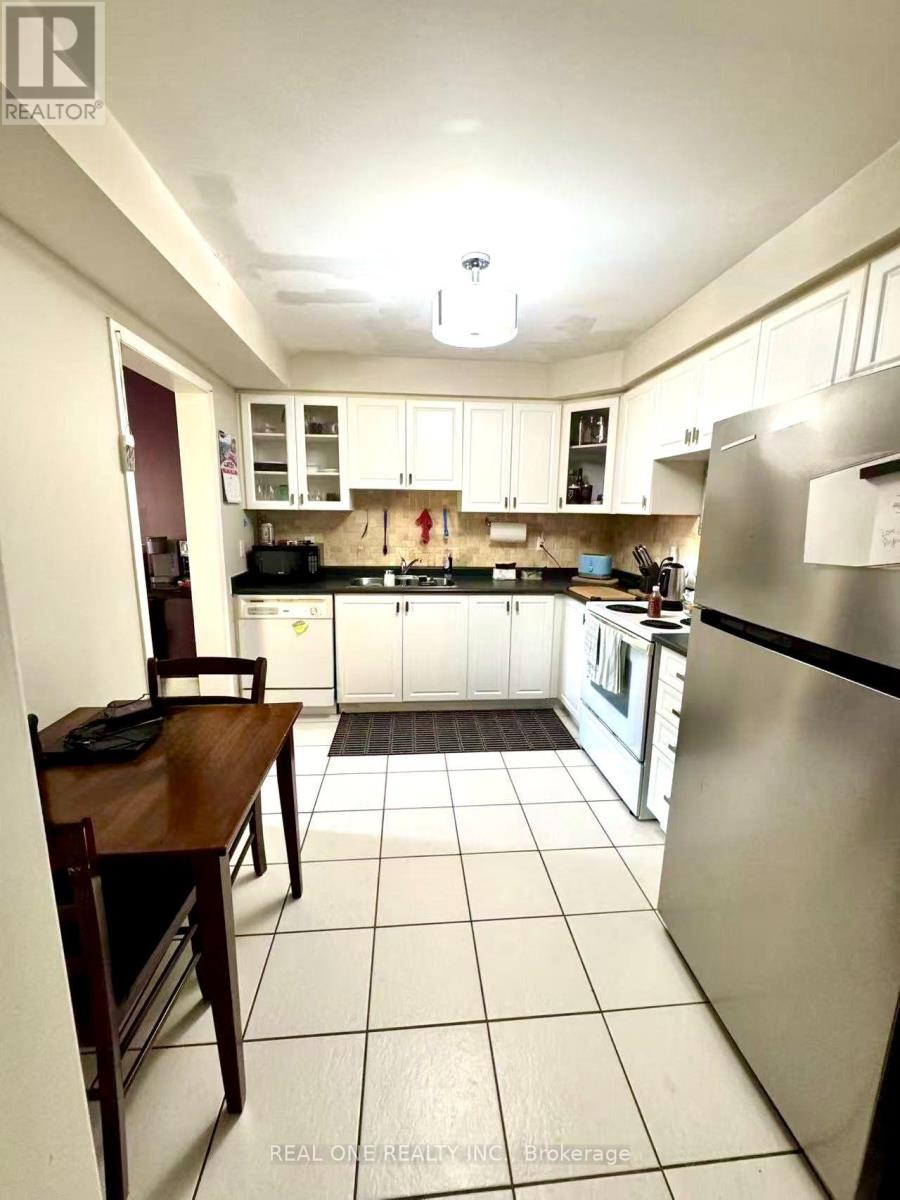 12 Bonello Crescent, Whitby, Ontario  L1R 3N6 - Photo 7 - E13638906