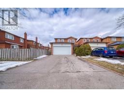 4 TREERUN AVENUE, Toronto, Ontario
