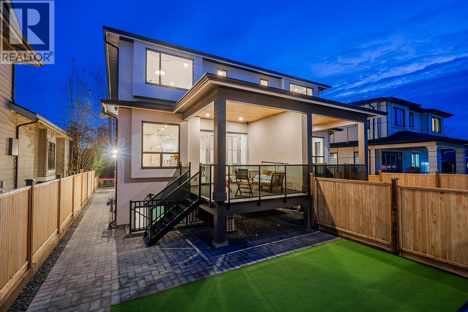 2 4557 PARKER STREET, Burnaby, British Columbia