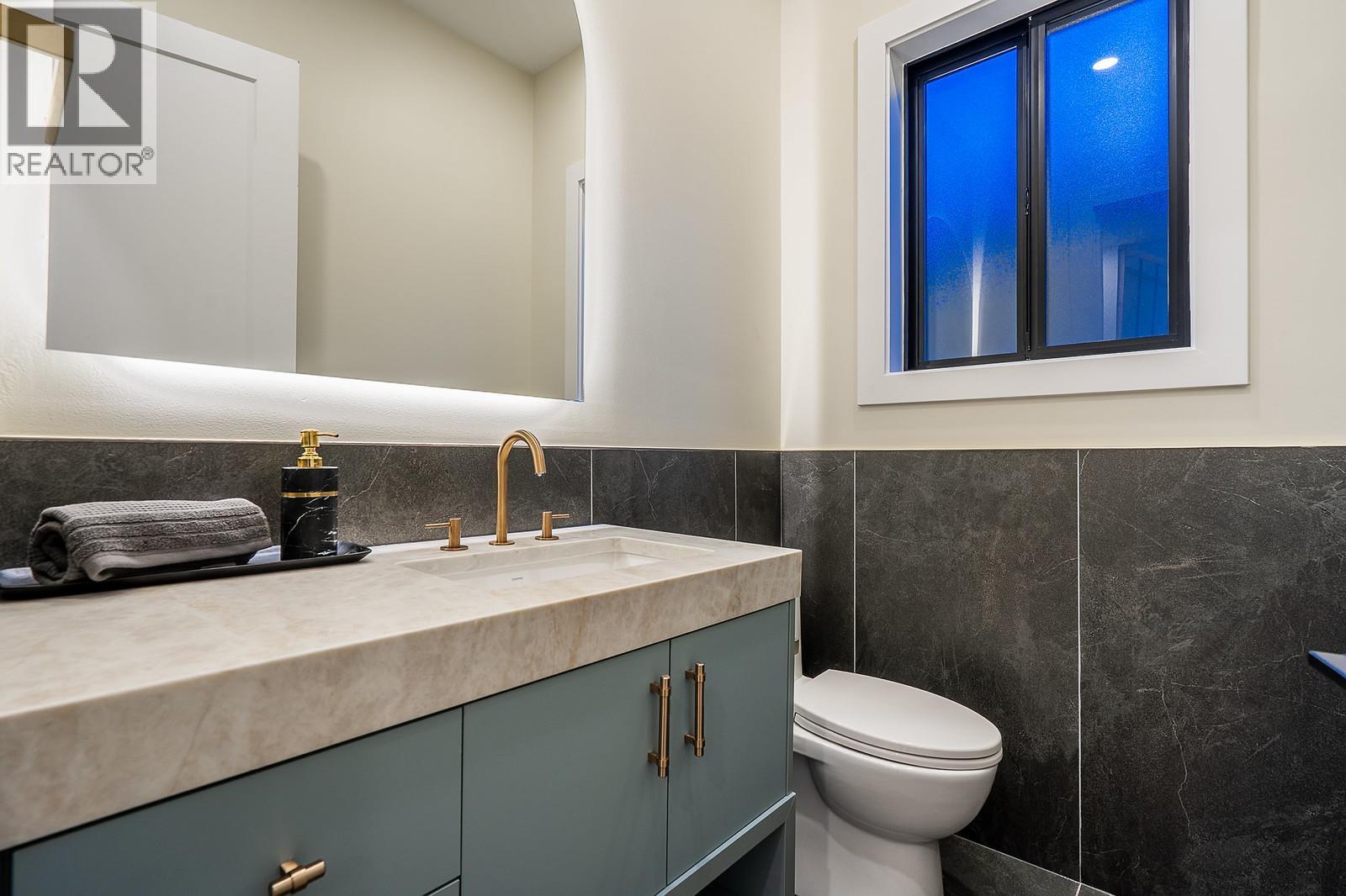 2 4557 Parker Street, Burnaby, British Columbia V5C 3E1 - Photo 10 - R3152691