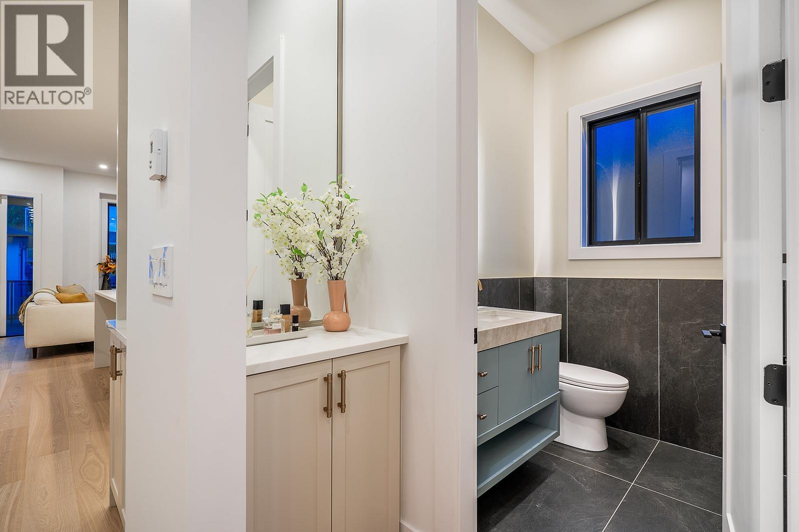 2 4557 Parker Street, Burnaby, British Columbia V5C 3E1 - Photo 9 - R3152691