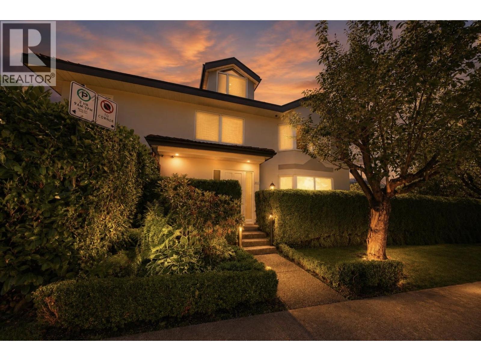 305 E 17TH STREET, North Vancouver, British Columbia