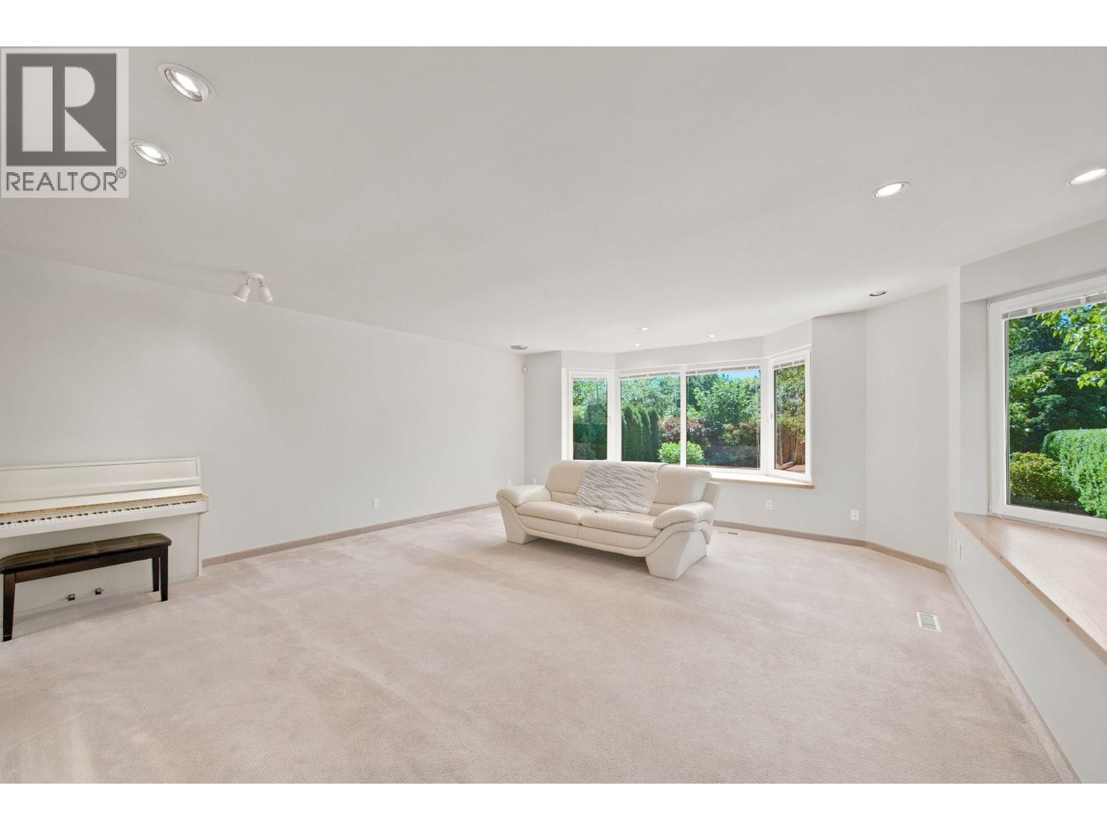 305 E 17th Street, North Vancouver, British Columbia V7L 2W1 - Photo 10 - R3152700