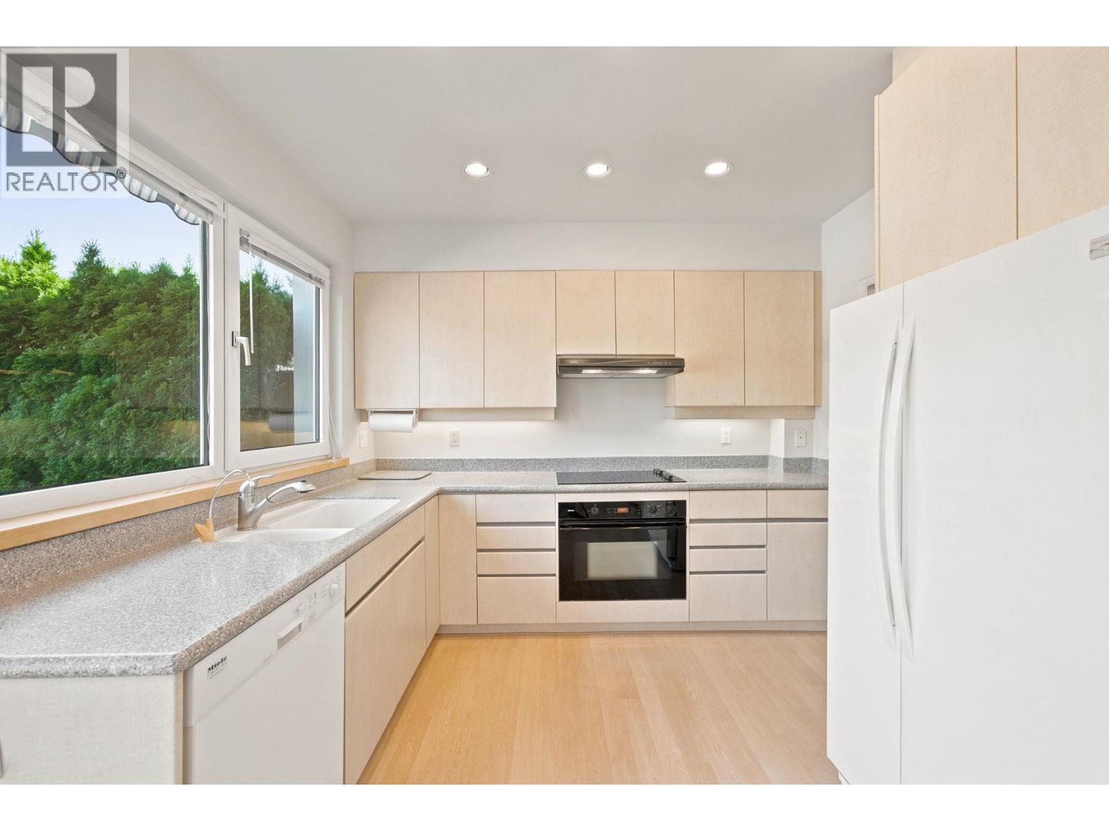 305 E 17th Street, North Vancouver, British Columbia V7L 2W1 - Photo 16 - R3152700