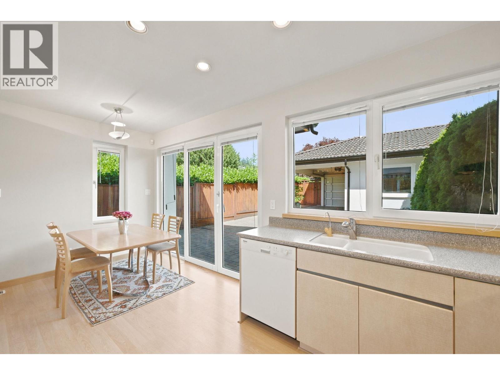 305 E 17th Street, North Vancouver, British Columbia V7L 2W1 - Photo 18 - R3152700