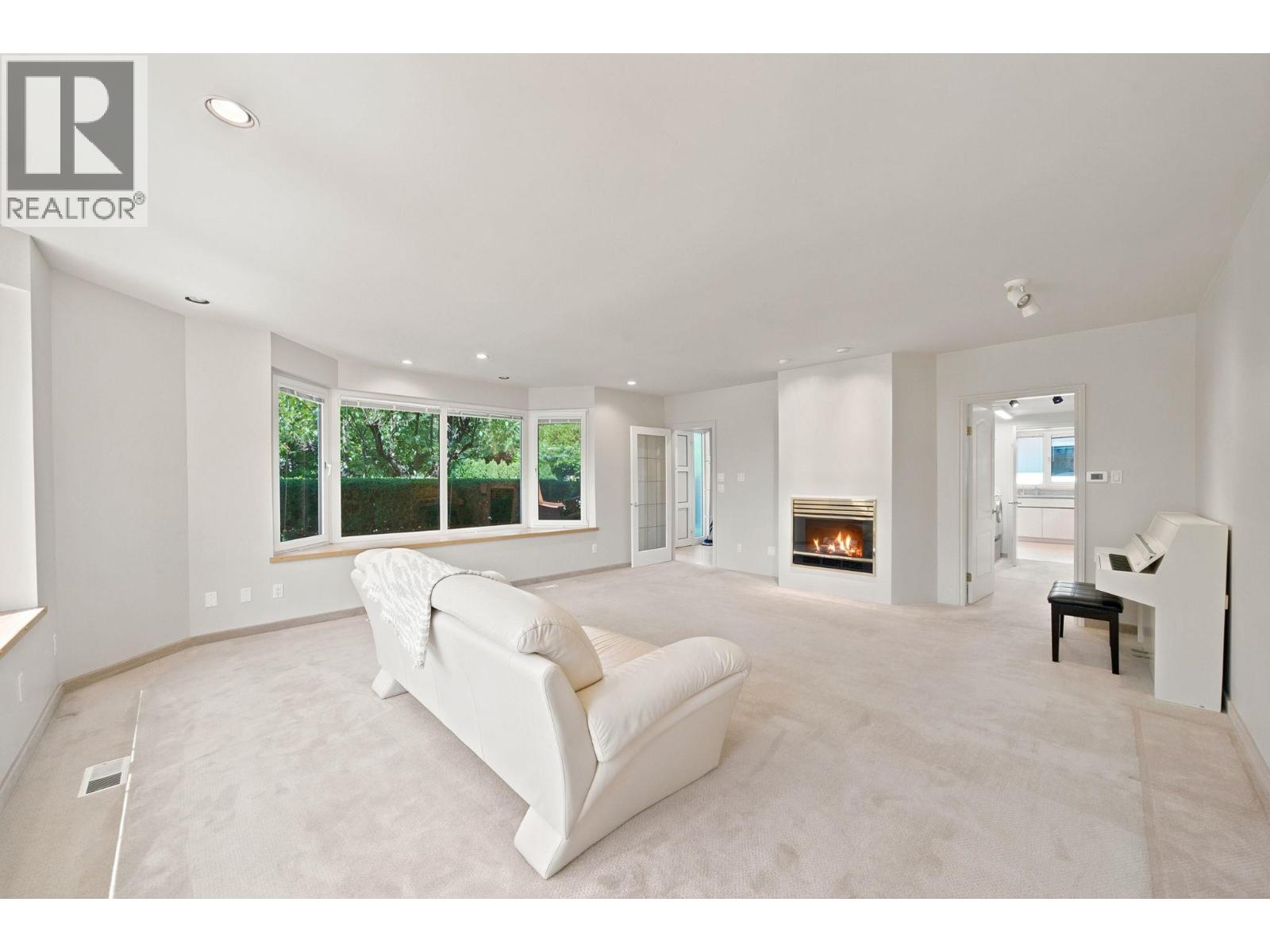 305 E 17th Street, North Vancouver, British Columbia V7L 2W1 - Photo 8 - R3152700