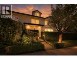 305 E 17TH STREET, North Vancouver, British Columbia