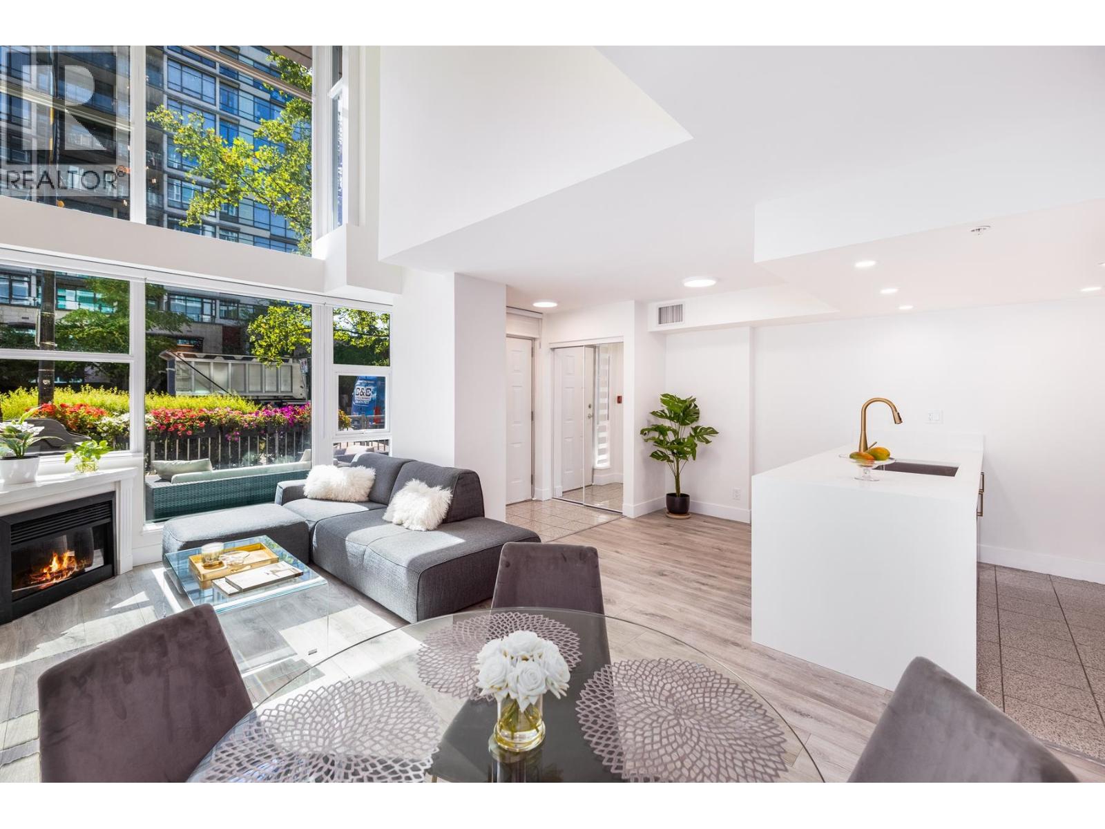 TH8 168 E ESPLANADE AVENUE, North Vancouver, British Columbia