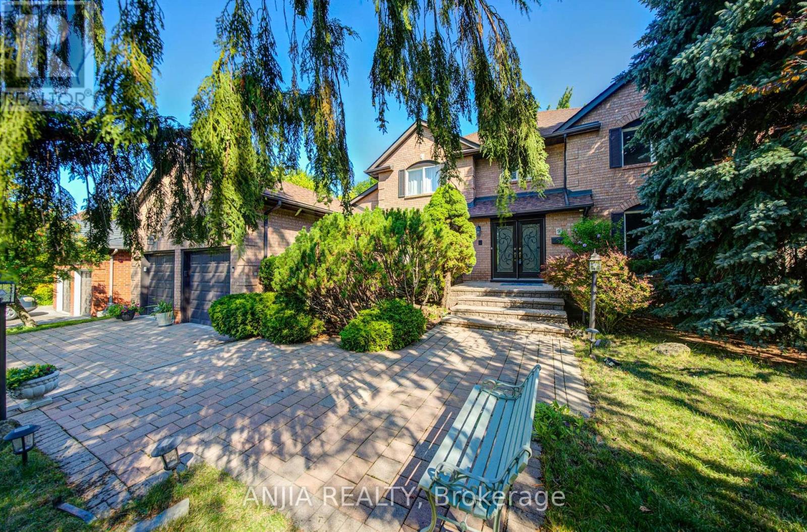 8 Calderbridge Crescent, Markham, Ontario  L3R 9M8 - Photo 2 - N13638878
