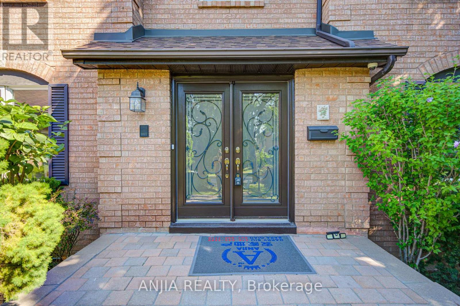 8 Calderbridge Crescent, Markham, Ontario  L3R 9M8 - Photo 3 - N13638878