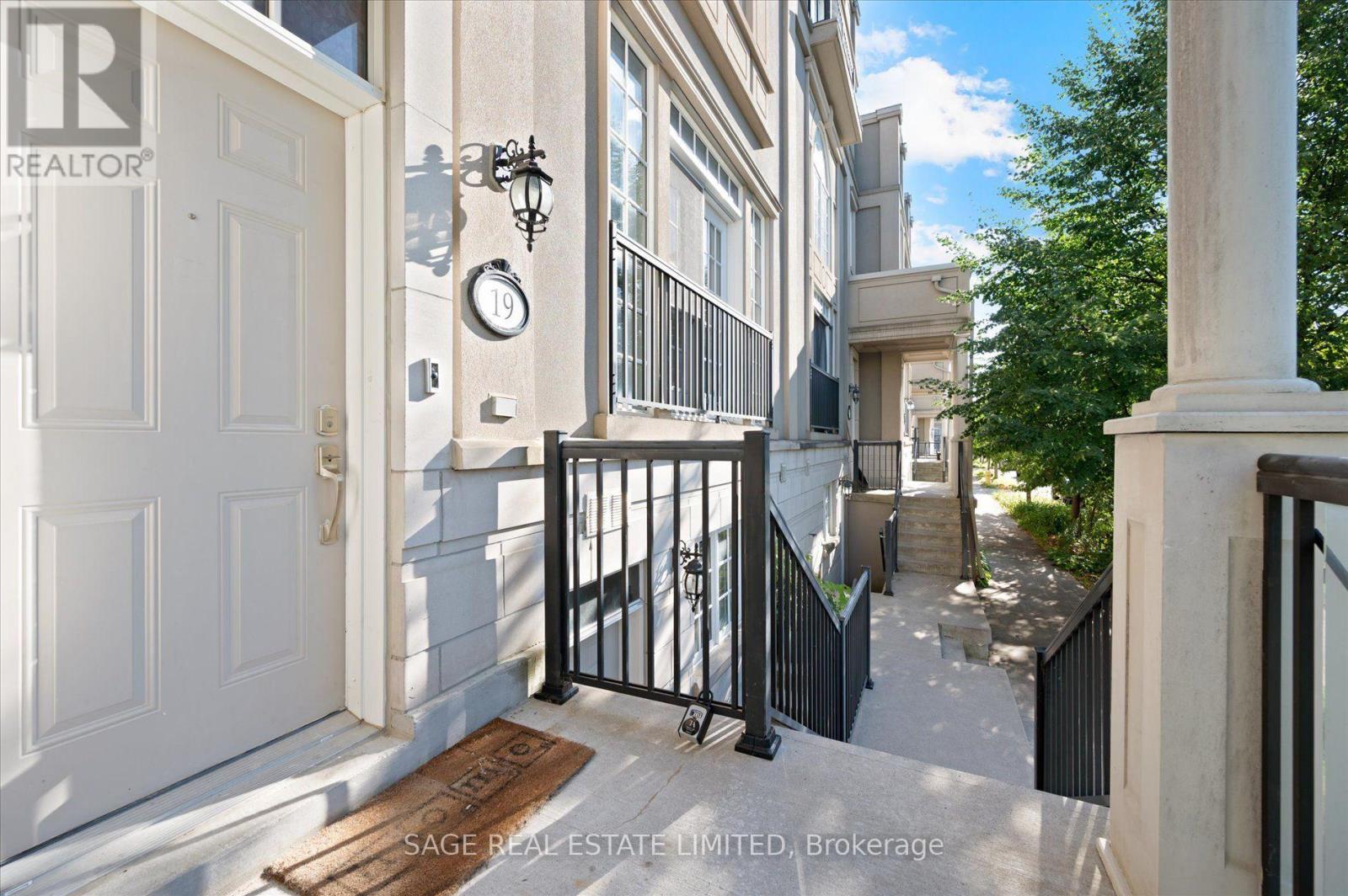 19 Roseberry Road, Markham, Ontario  L6G 0C3 - Photo 3 - N13639082