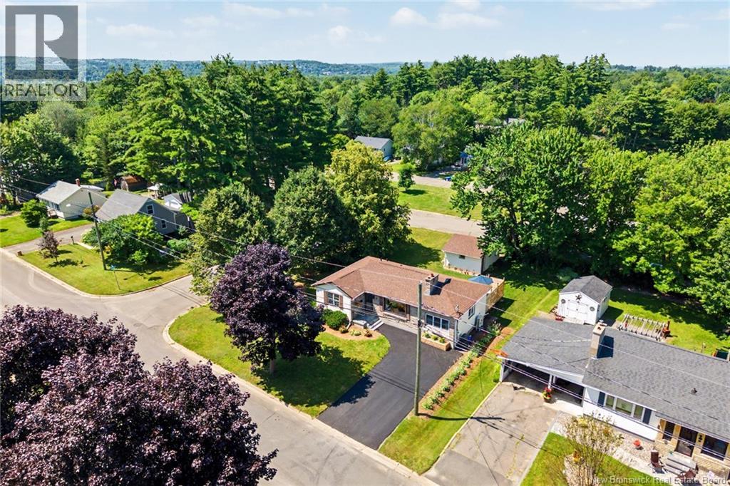 18 Floral Avenue, Fredericton, New Brunswick  E3A 1K7 - Photo 3 - NB144552