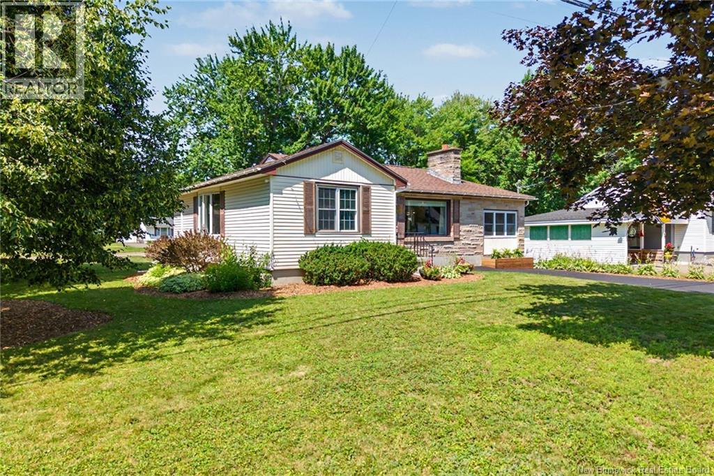 18 Floral Avenue, Fredericton, New Brunswick  E3A 1K7 - Photo 2 - NB144552
