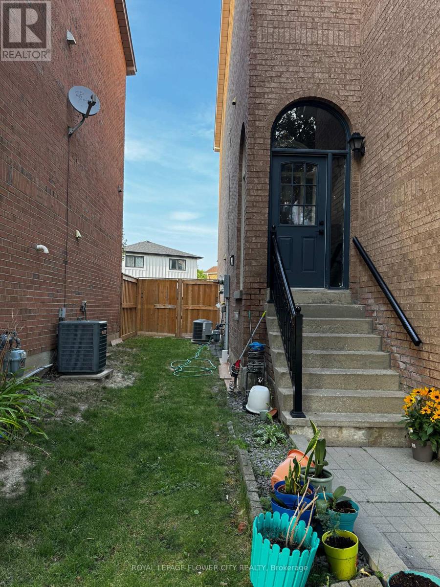 Ground Floor - 5309 Ferret Court, Mississauga, Ontario  L4Z 3M4 - Photo 4 - W13639068