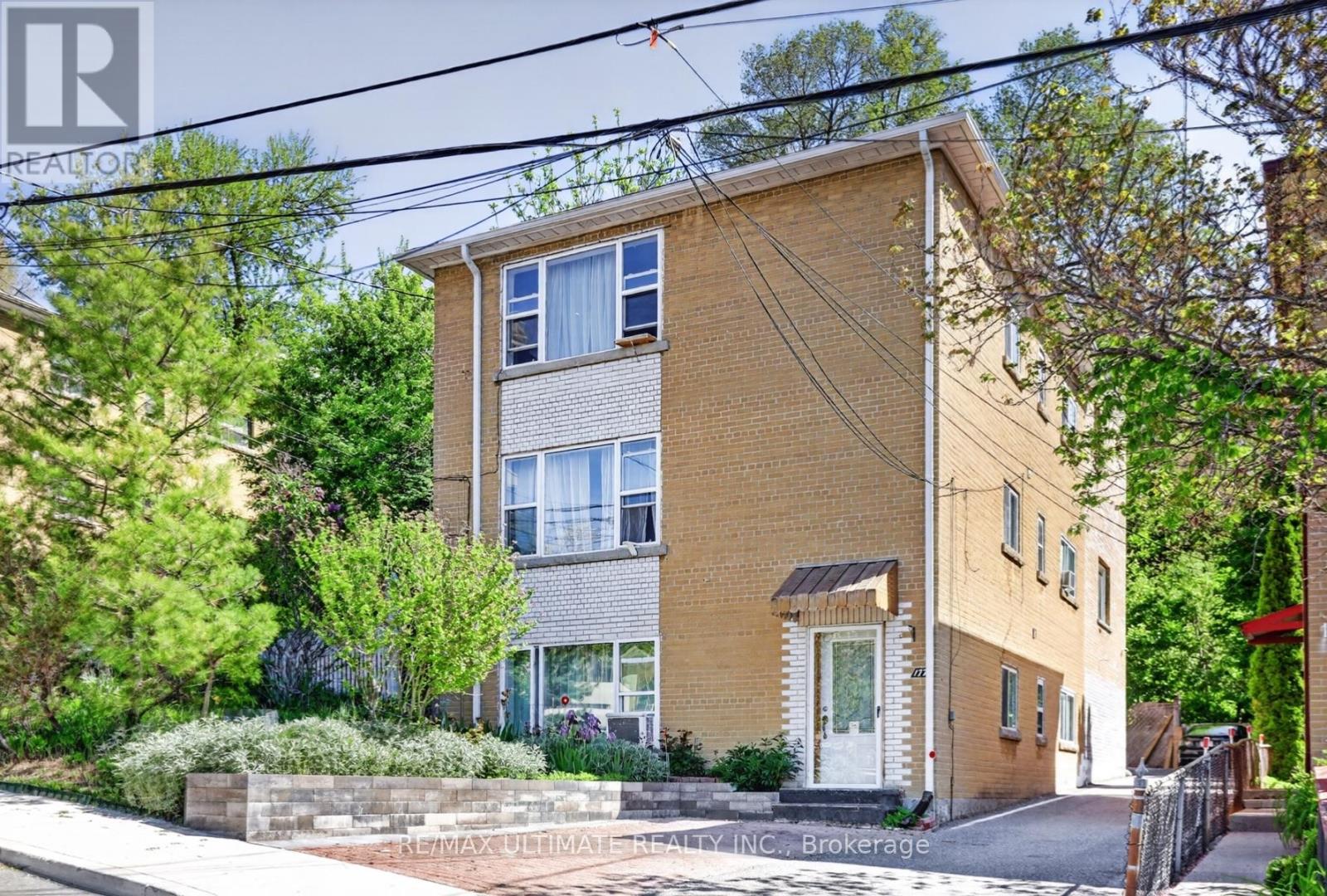 177 Varsity Road, Toronto, Ontario  M6S 4P5 - Photo 1 - W13639074