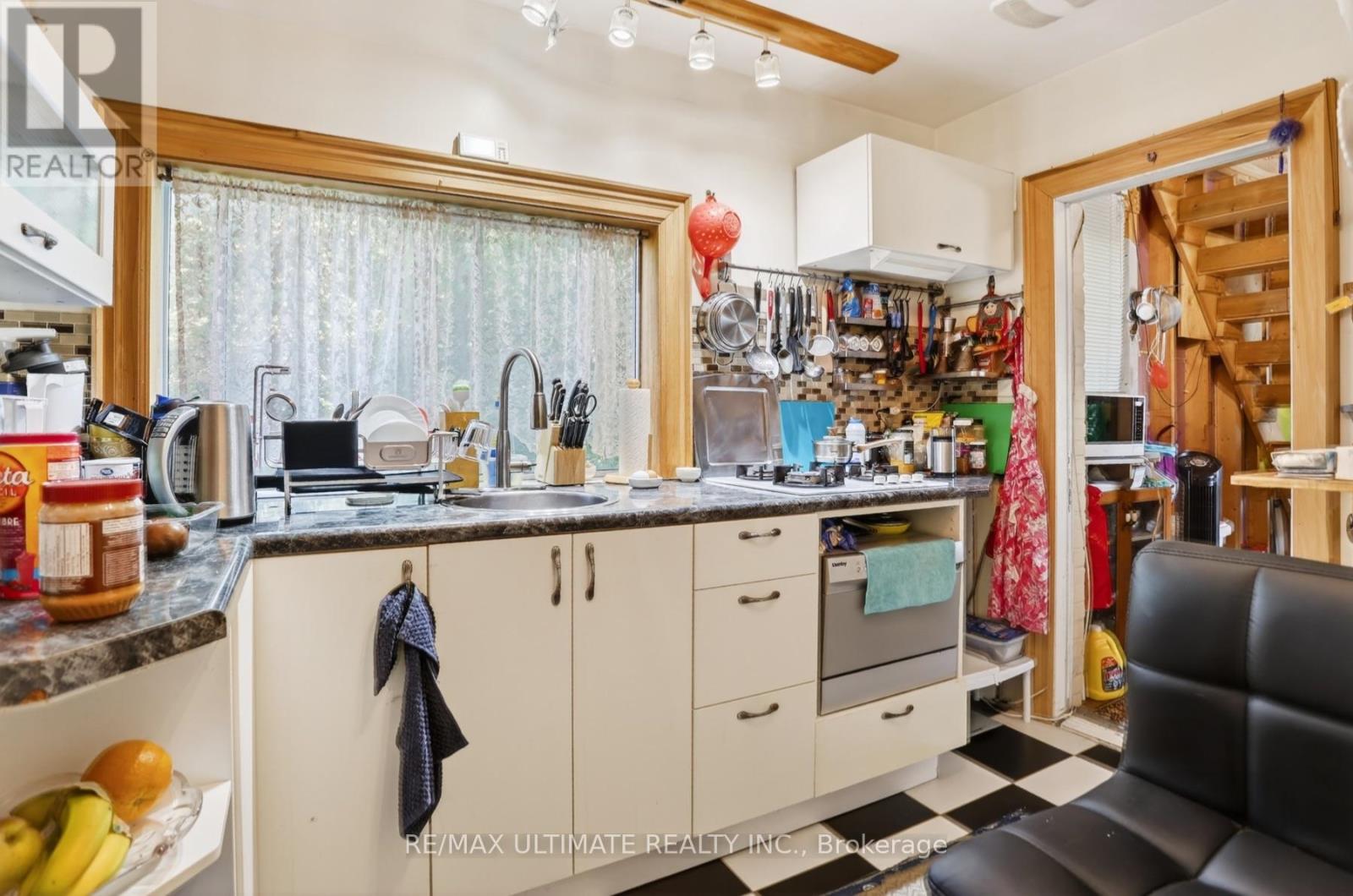 177 Varsity Road, Toronto, Ontario  M6S 4P5 - Photo 21 - W13639074