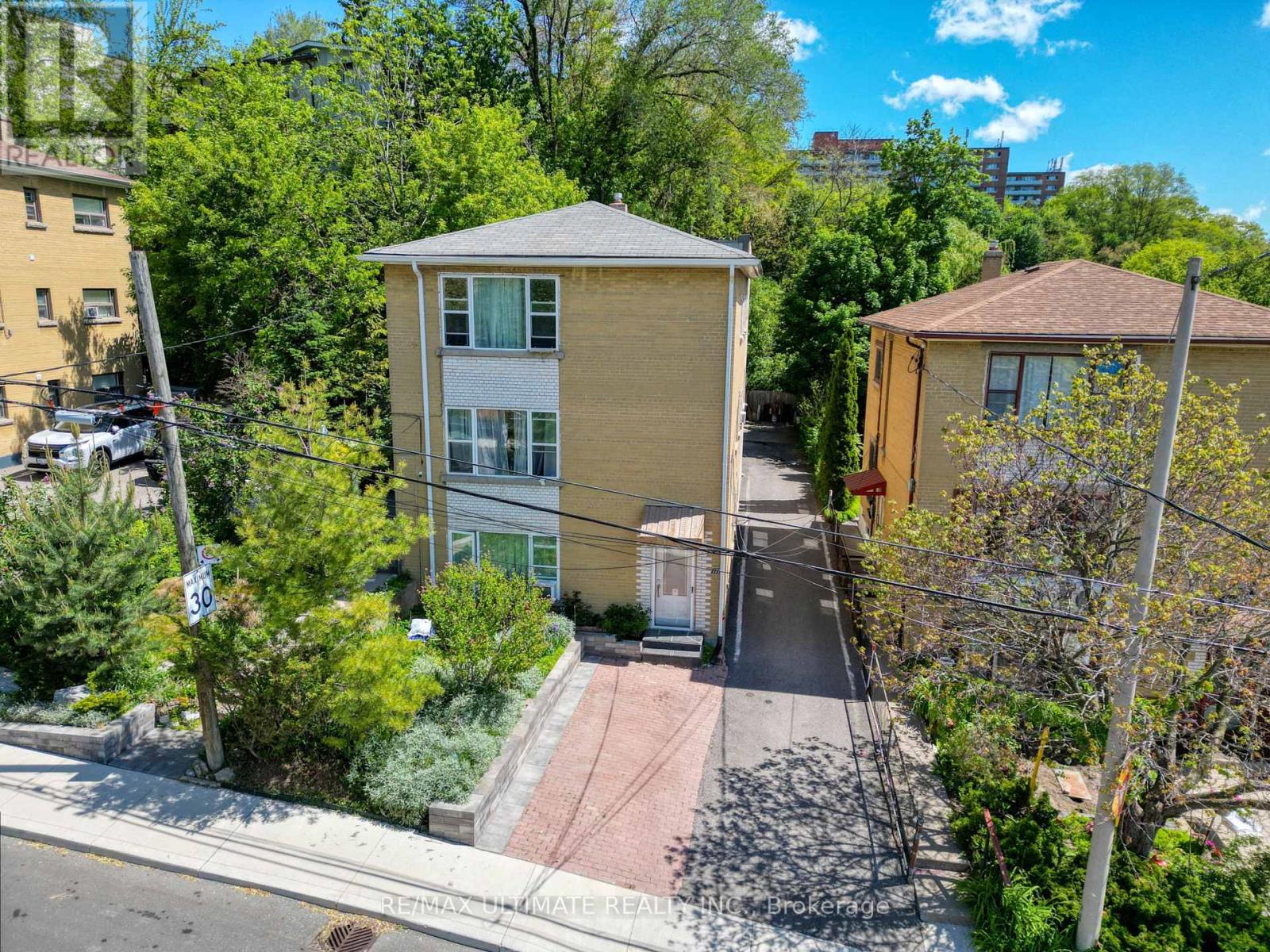 177 Varsity Road, Toronto, Ontario  M6S 4P5 - Photo 29 - W13639074