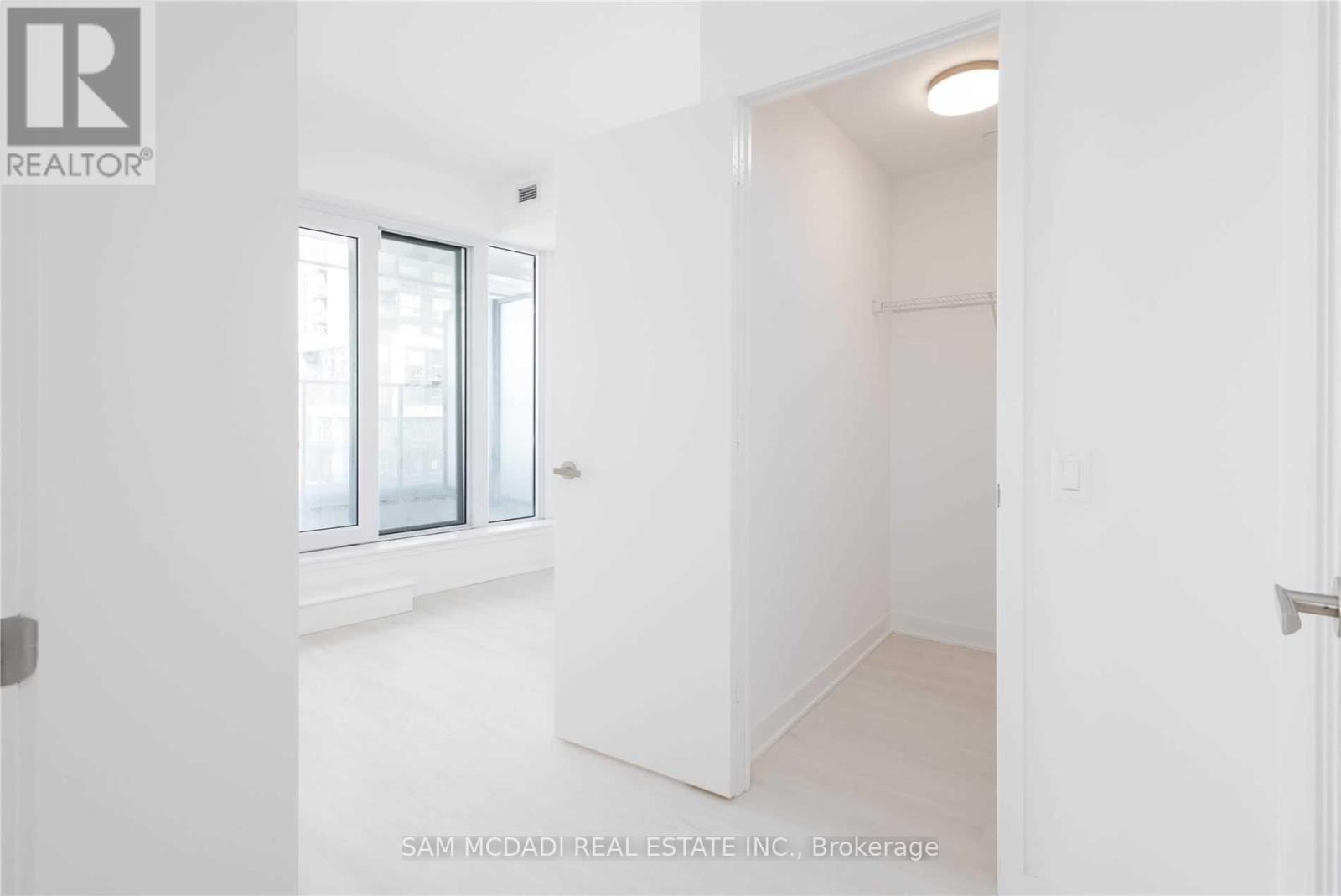 4209 - 3900 Confederation Parkway, Mississauga, Ontario  L5B 0M3 - Photo 15 - W13639098