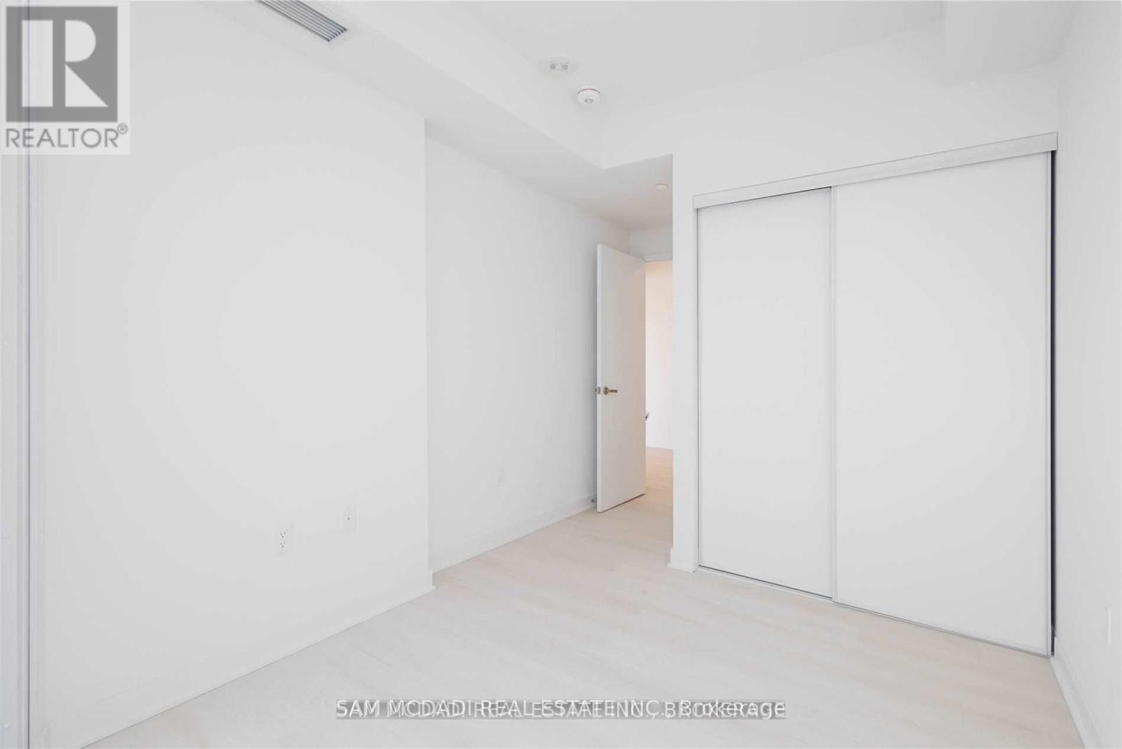 4209 - 3900 Confederation Parkway, Mississauga, Ontario  L5B 0M3 - Photo 7 - W13639098