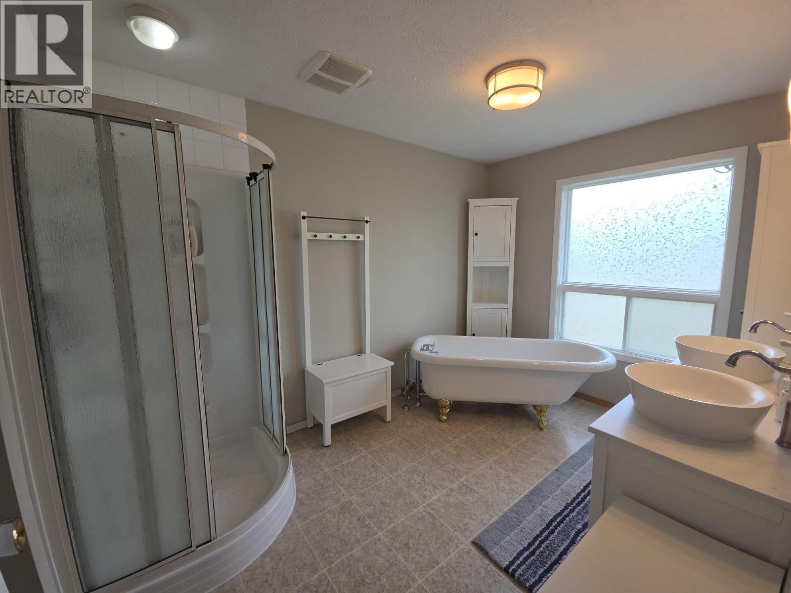 16 Kiskatinaw Place, Tumbler Ridge, British Columbia  V0C 2W0 - Photo 22 - 10396220