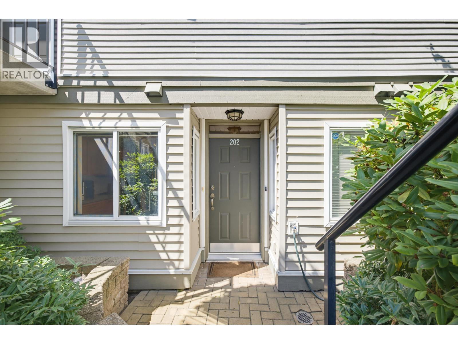 202 4238 Albert Street, Burnaby, British Columbia V5C 6T1 - Photo 4 - R3152063