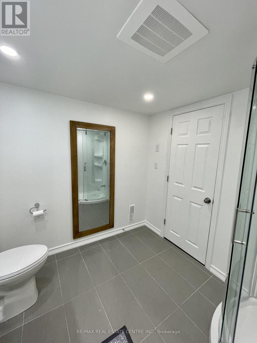 24 Smithwood Drive, Toronto, Ontario M9B 4R8 - Photo 16 - W13524216