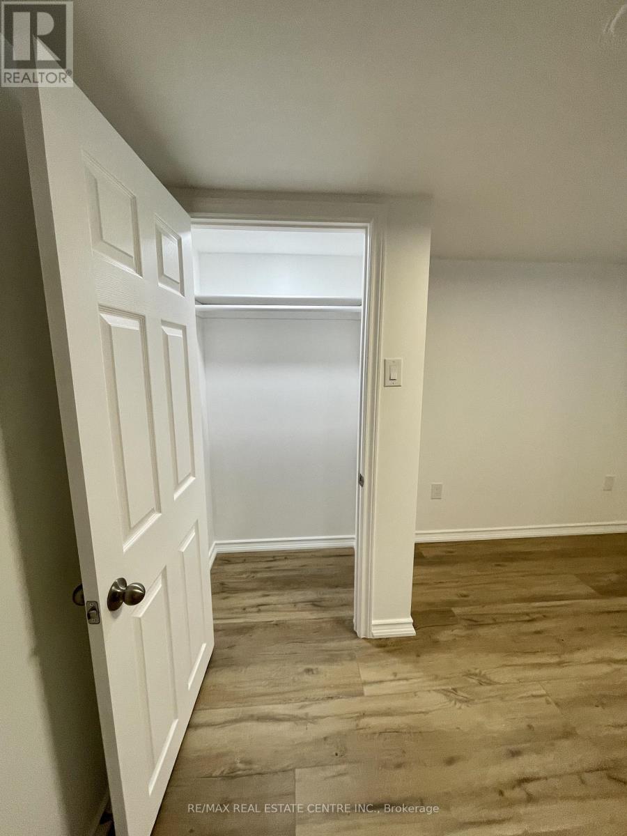 24 Smithwood Drive, Toronto, Ontario M9B 4R8 - Photo 12 - W13524216