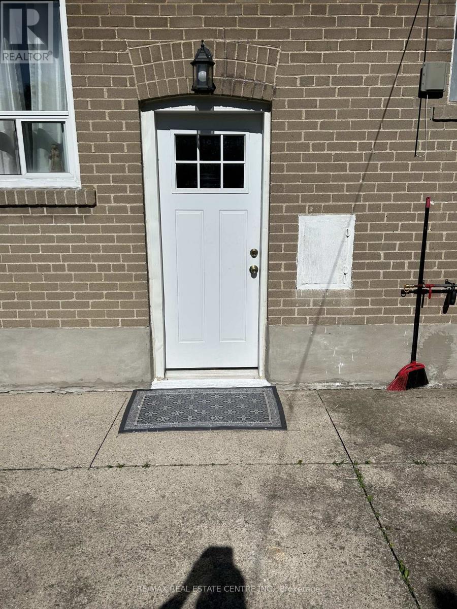 24 Smithwood Drive, Toronto, Ontario M9B 4R8 - Photo 3 - W13524216
