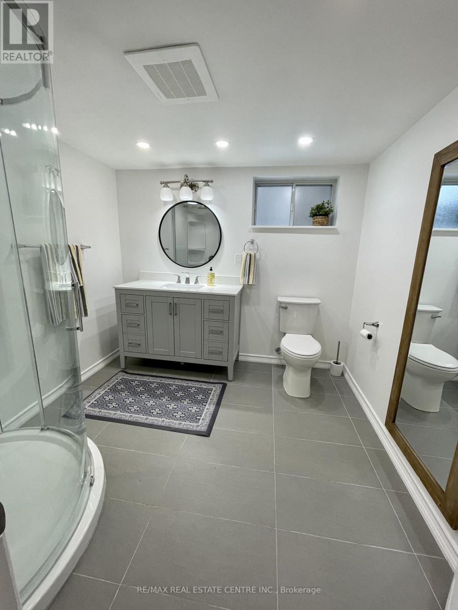 24 Smithwood Drive, Toronto, Ontario M9B 4R8 - Photo 14 - W13524216