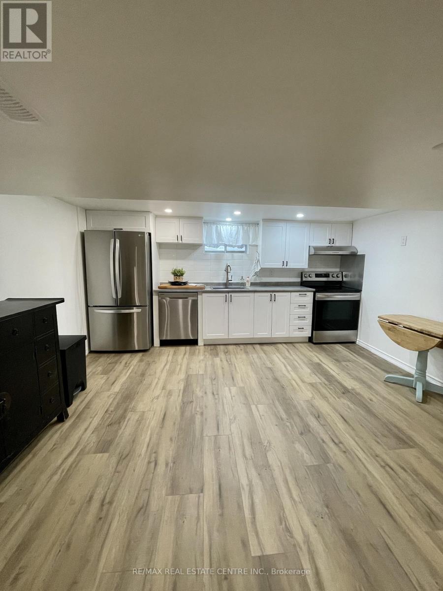24 Smithwood Drive, Toronto, Ontario M9B 4R8 - Photo 6 - W13524216