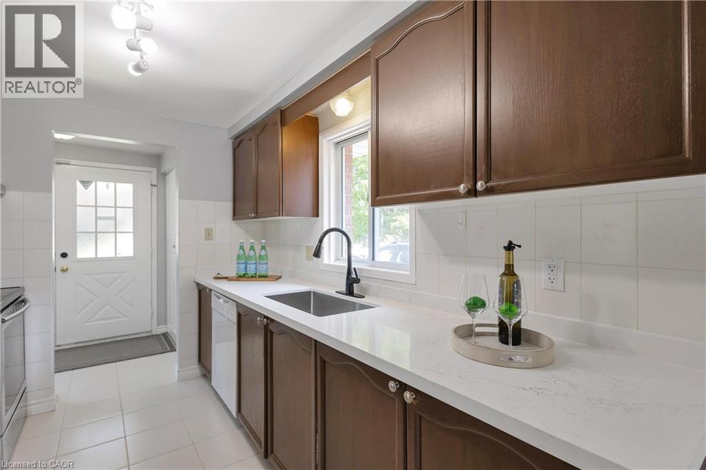 111 Oprington Court, Kitchener, Ontario  N2N 3E2 - Photo 8 - 40853353