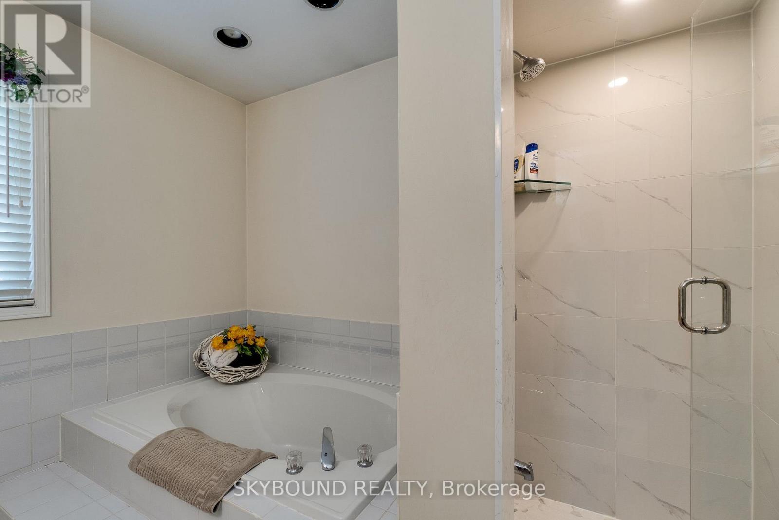 6304 Culmore Crescent, Mississauga, Ontario  L5V 1J1 - Photo 34 - W13548520