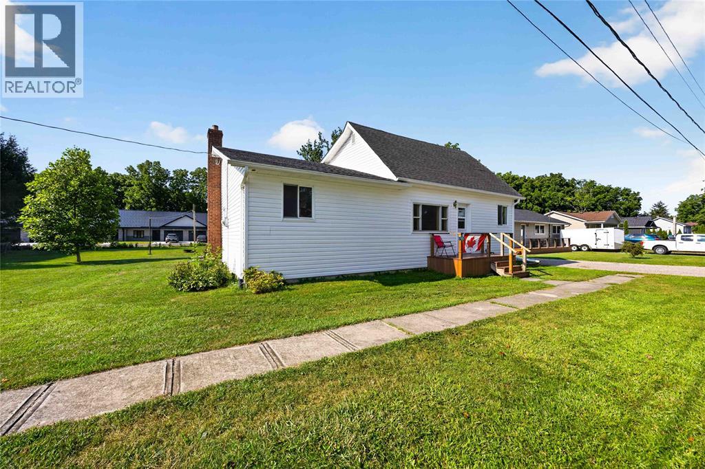 7967 Railroad Line, Brooke-Alvinston, Ontario  N0N 1A0 - Photo 2 - 26018703