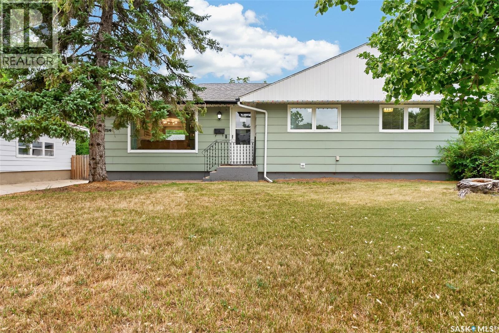 1054 Grace Street, Moose Jaw, Saskatchewan  S6H 3C3 - Photo 1 - SK044548