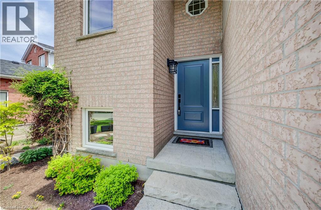 464 Northlake Drive, Waterloo, Ontario  N2V 2A4 - Photo 4 - 40842931