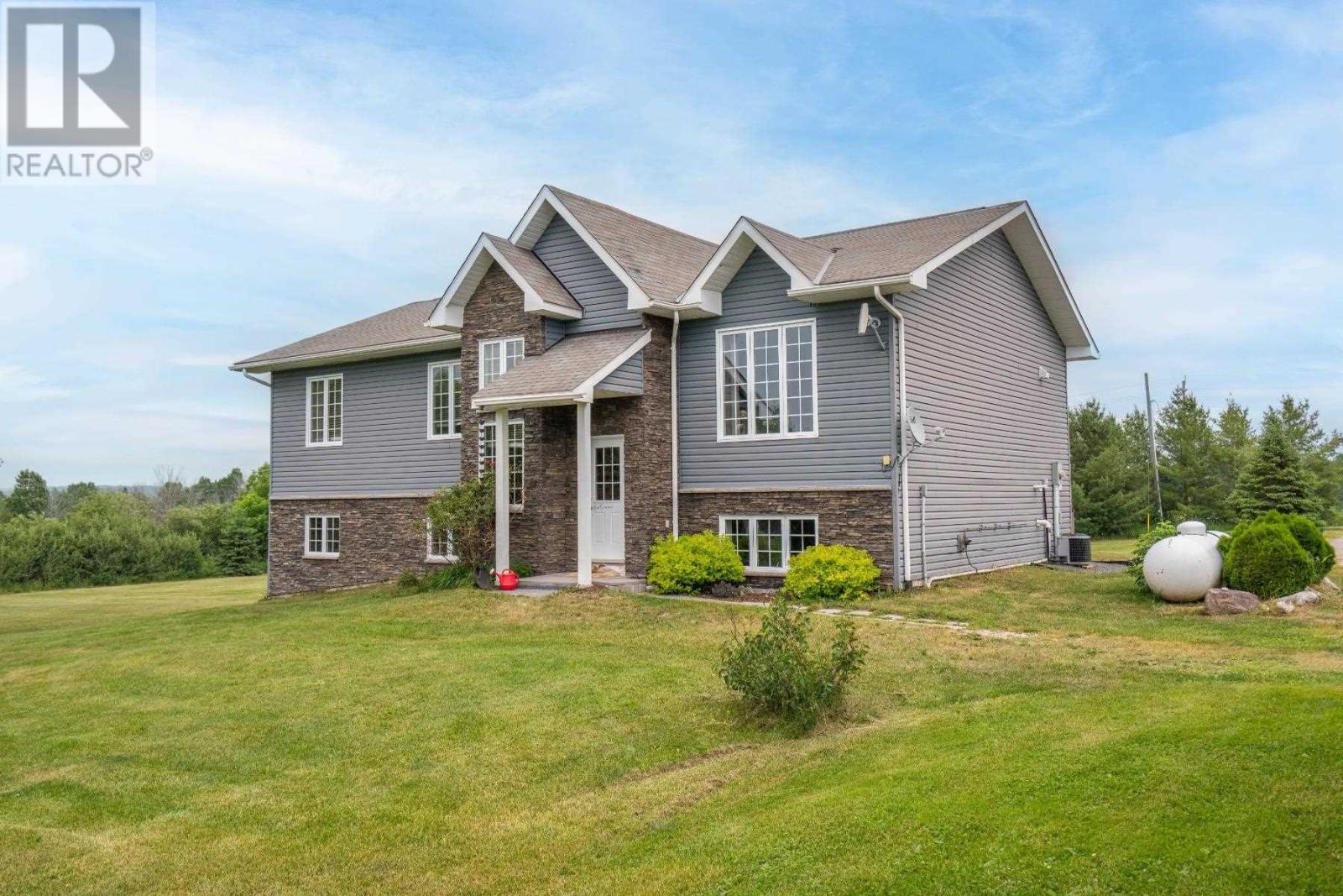 867 Government Rd, Laird, Ontario  P0S 1C0 - Photo 2 - SM261829