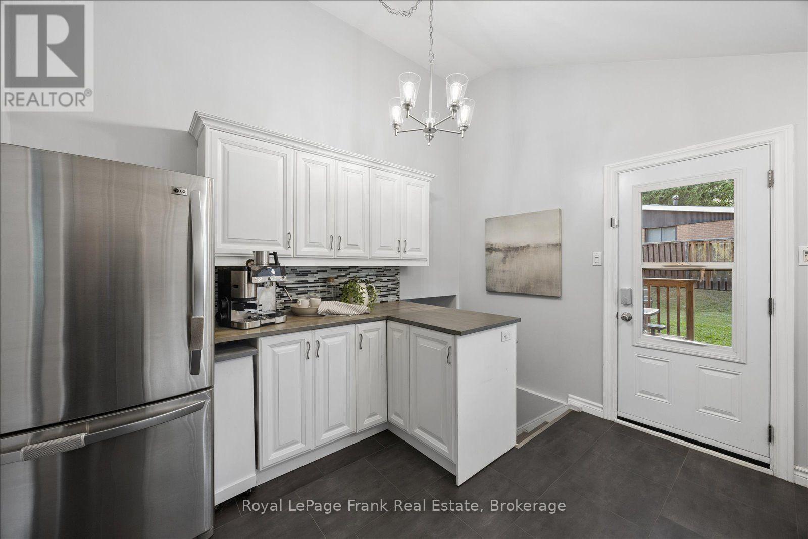 2 Rosswood Crescent, Toronto, Ontario  M1P 3N2 - Photo 13 - E13639382