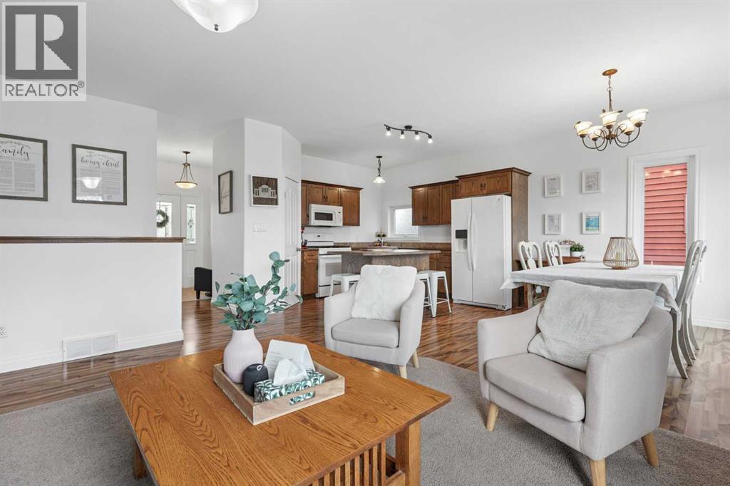 375 S 200 E, Raymond, Alberta  T0K 2S0 - Photo 6 - A2334512