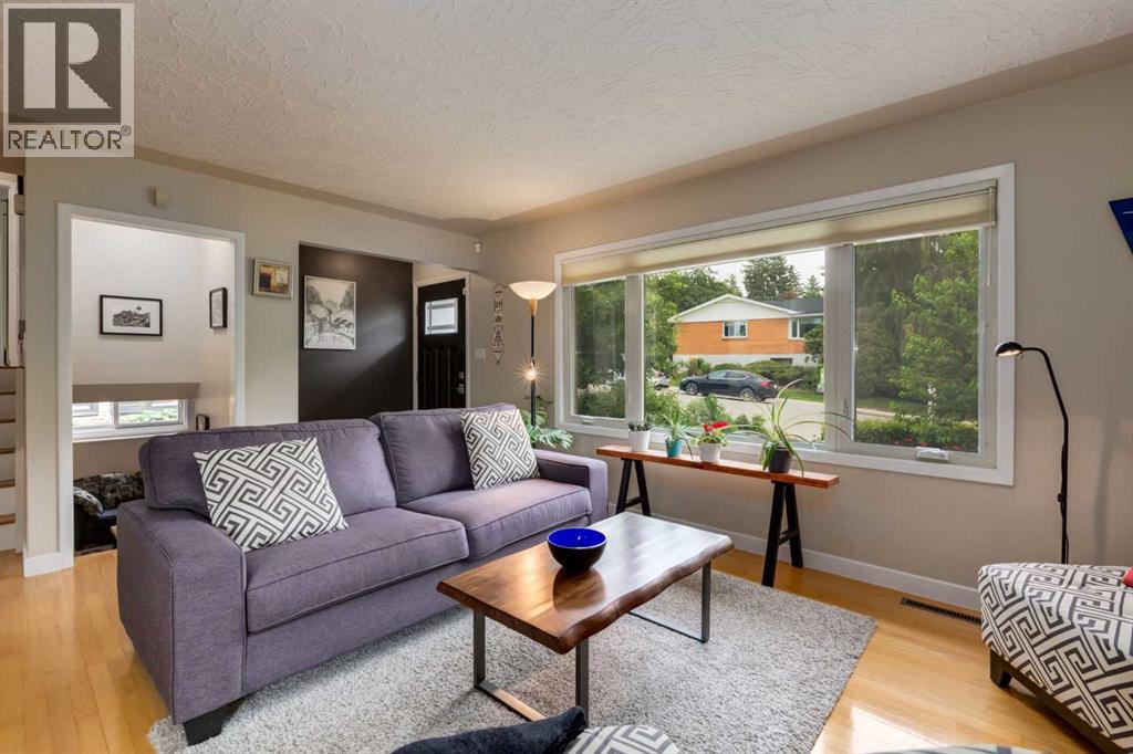 4903 Carney Road NW, Calgary, Alberta  T2L 1E6 - Photo 7 - A2328709