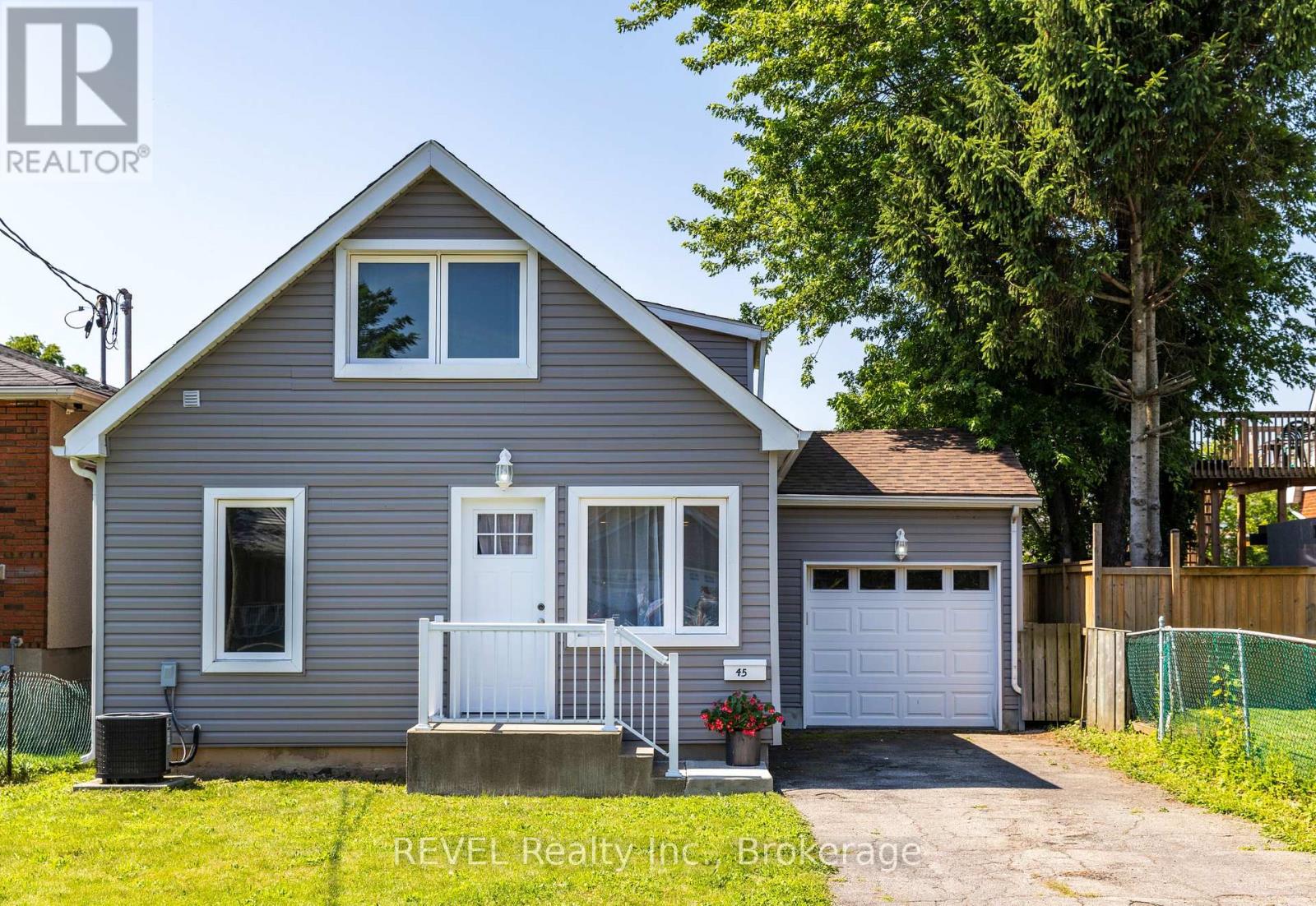 45 Parker Street, St. Catharines, Ontario  L2S 1C7 - Photo 1 - X13639256
