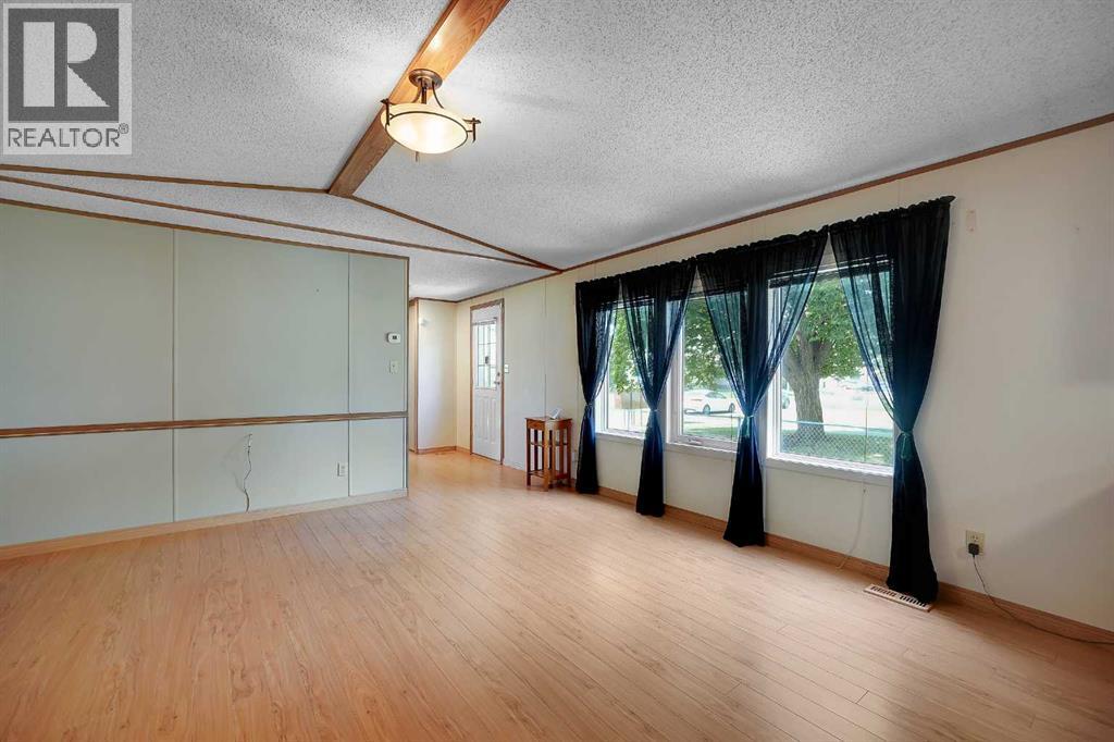169 Erin Woods Circle SE, Calgary, Alberta  T2B 3E1 - Photo 12 - A2334682